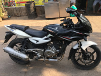 Black&white Bajaj Pulsar 220F