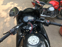 Black&white Bajaj Pulsar 220F