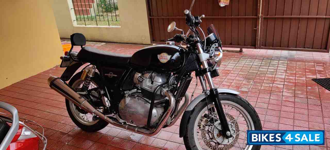 Black Royal Enfield Interceptor 650 Twin