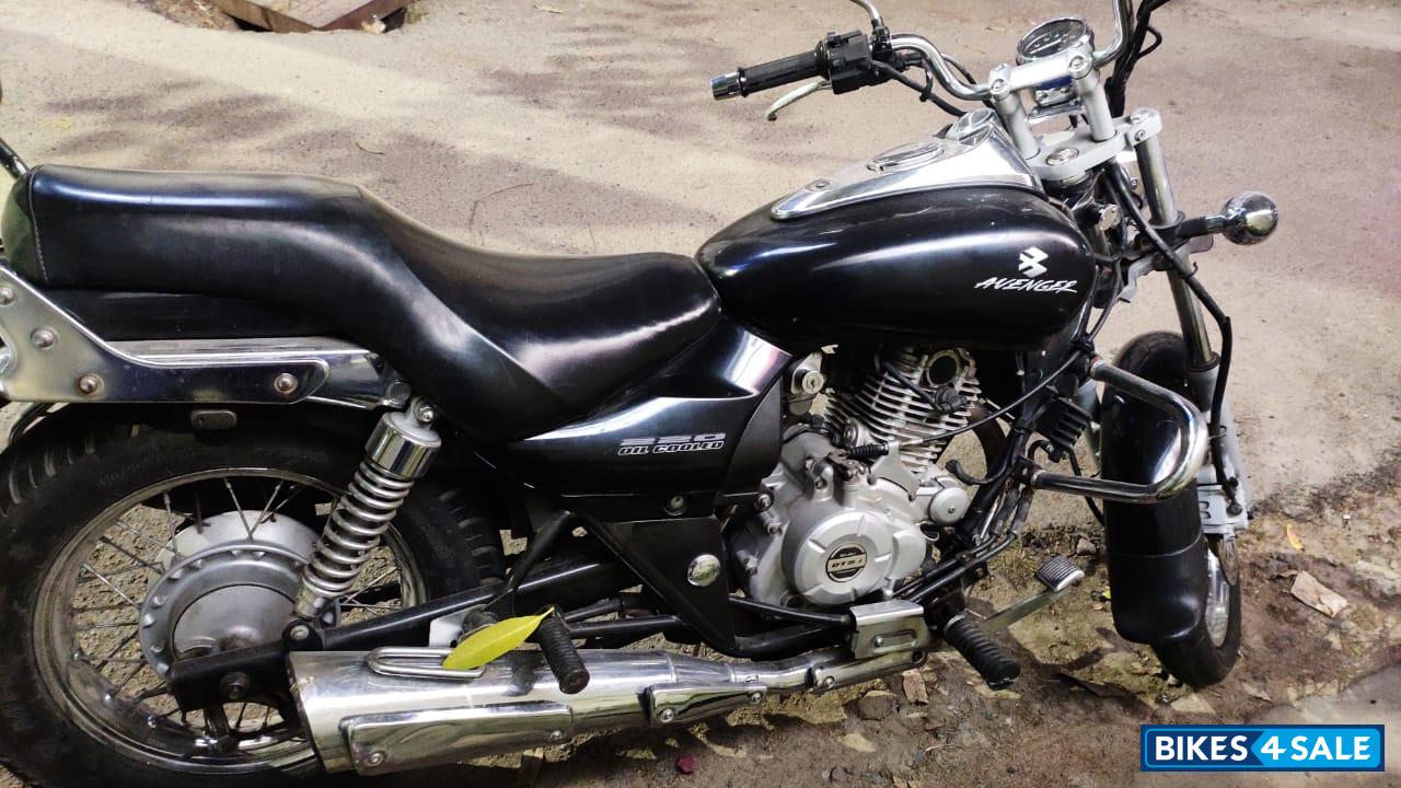 Bajaj Avenger 220 DTS-i