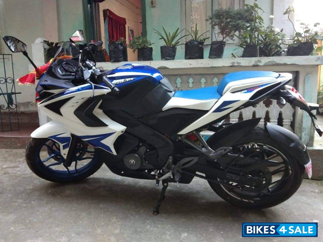 Bajaj Pulsar RS 200 ABS