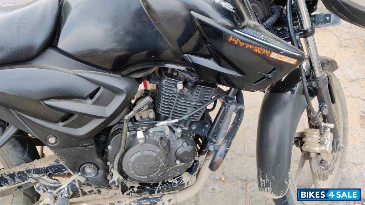 Black TVS Apache RTR 160