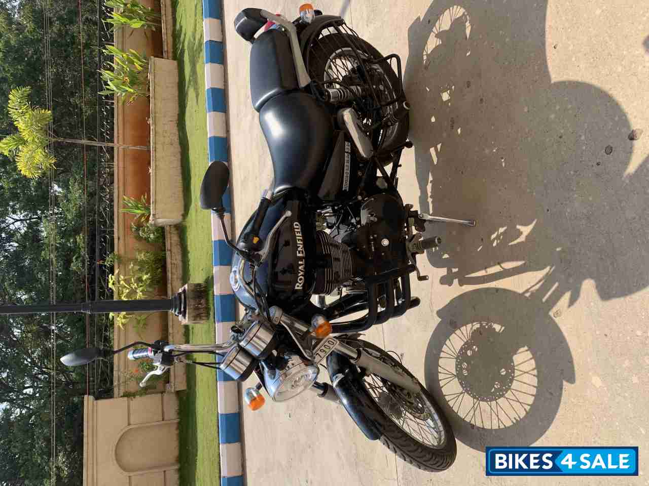 Metallic Black Royal Enfield Thunderbird 350