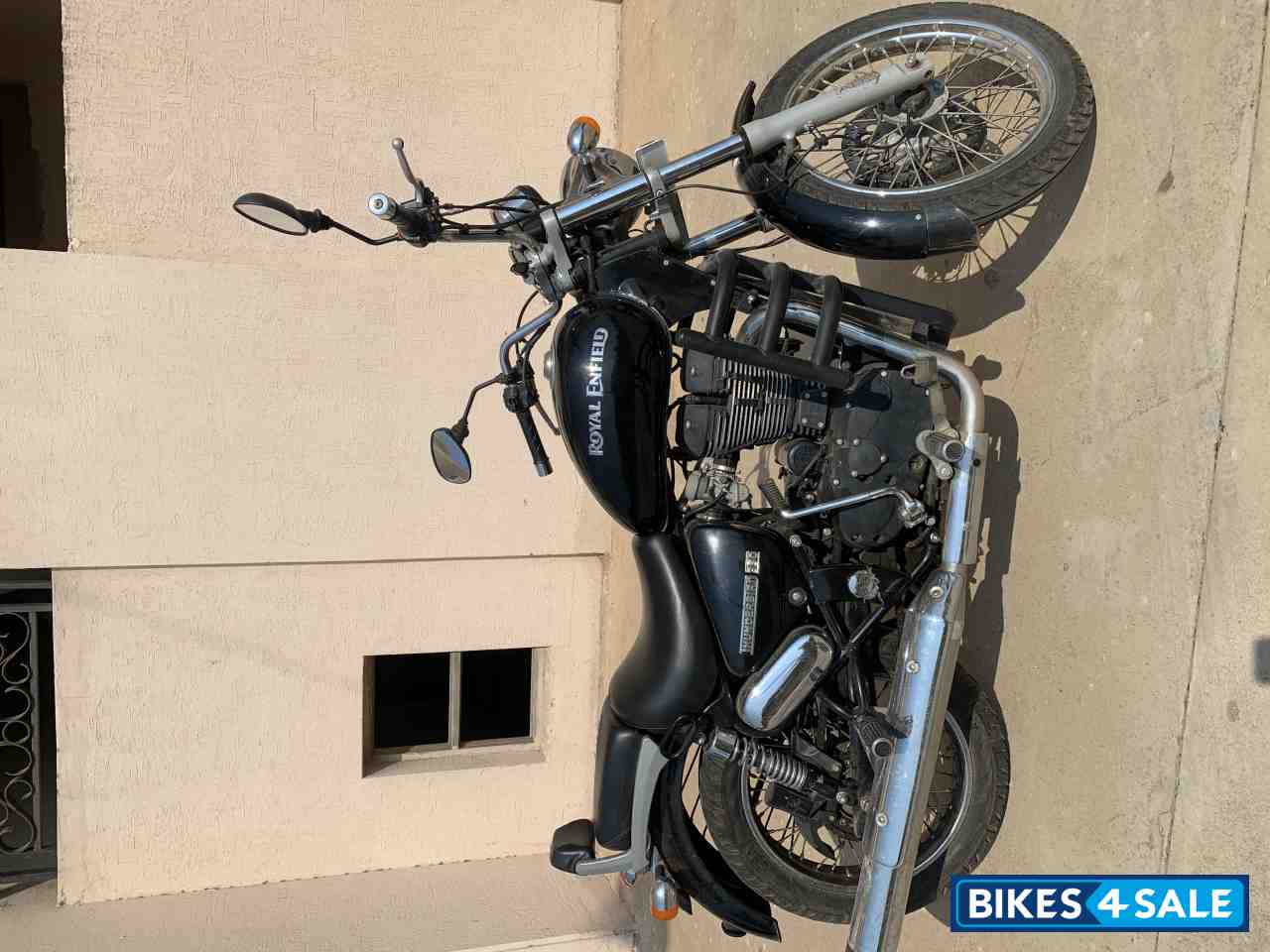 Metallic Black Royal Enfield Thunderbird 350