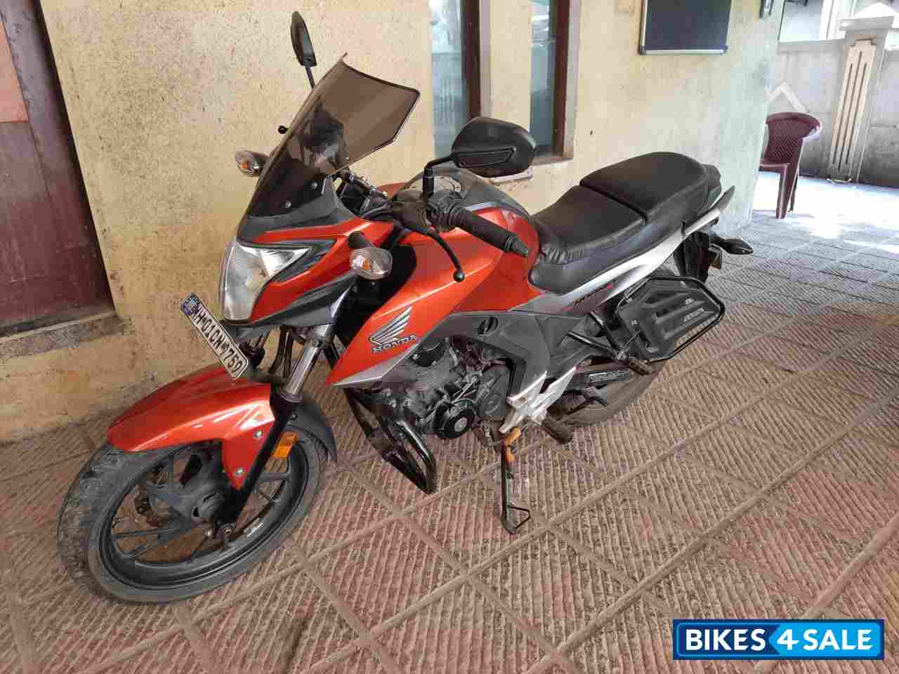 Metallic Orange Honda CB Hornet 160R Metallic Orange Honda CB Hornet 160R