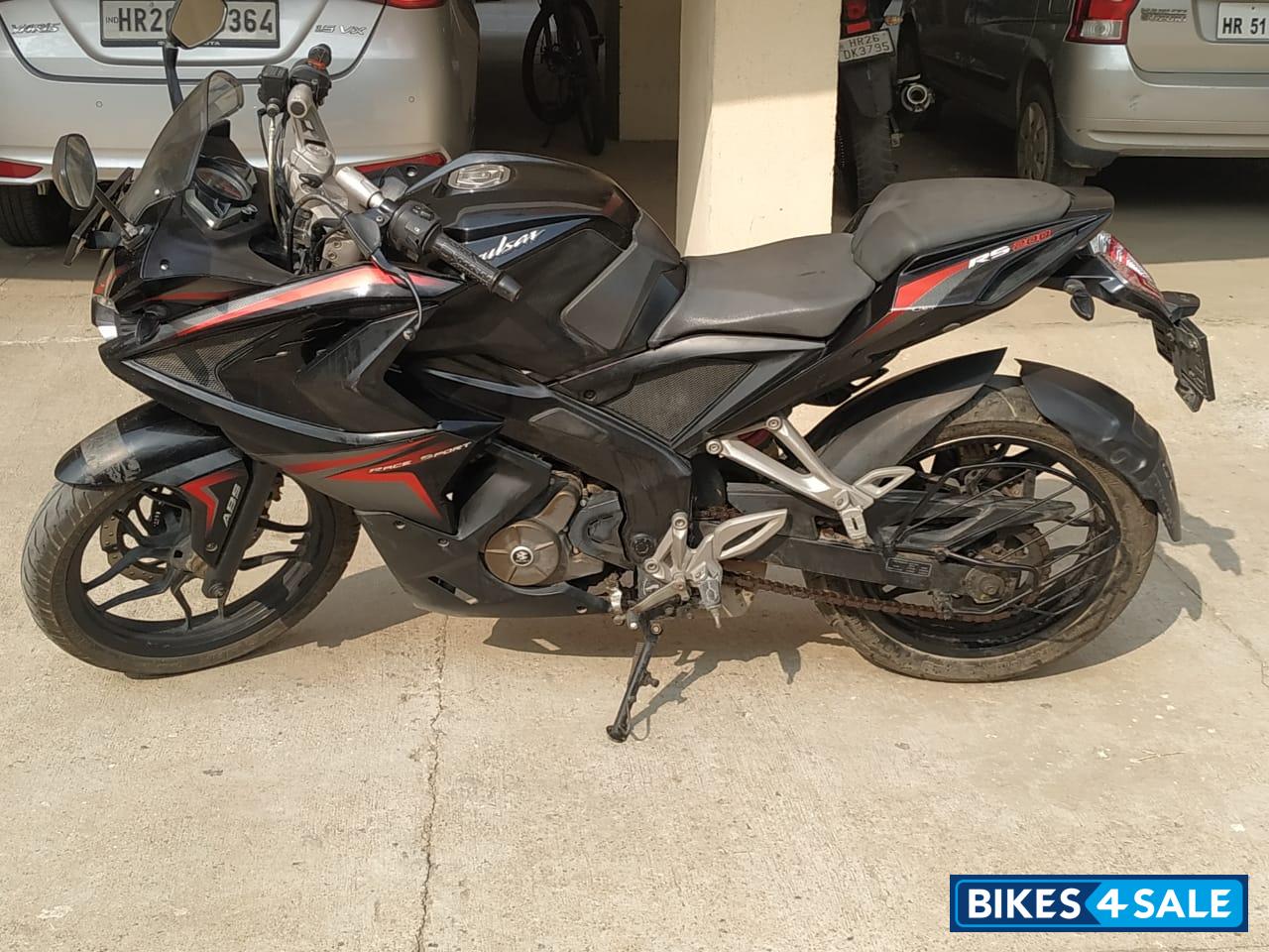 Bajaj Pulsar RS 200 ABS