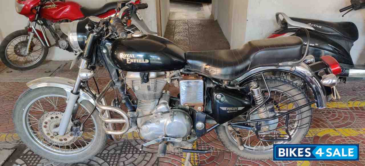 Black Royal Enfield Bullet Electra