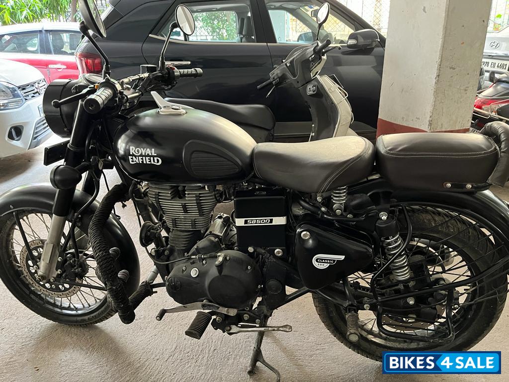 Matte Black Royal Enfield Classic Stealth Black