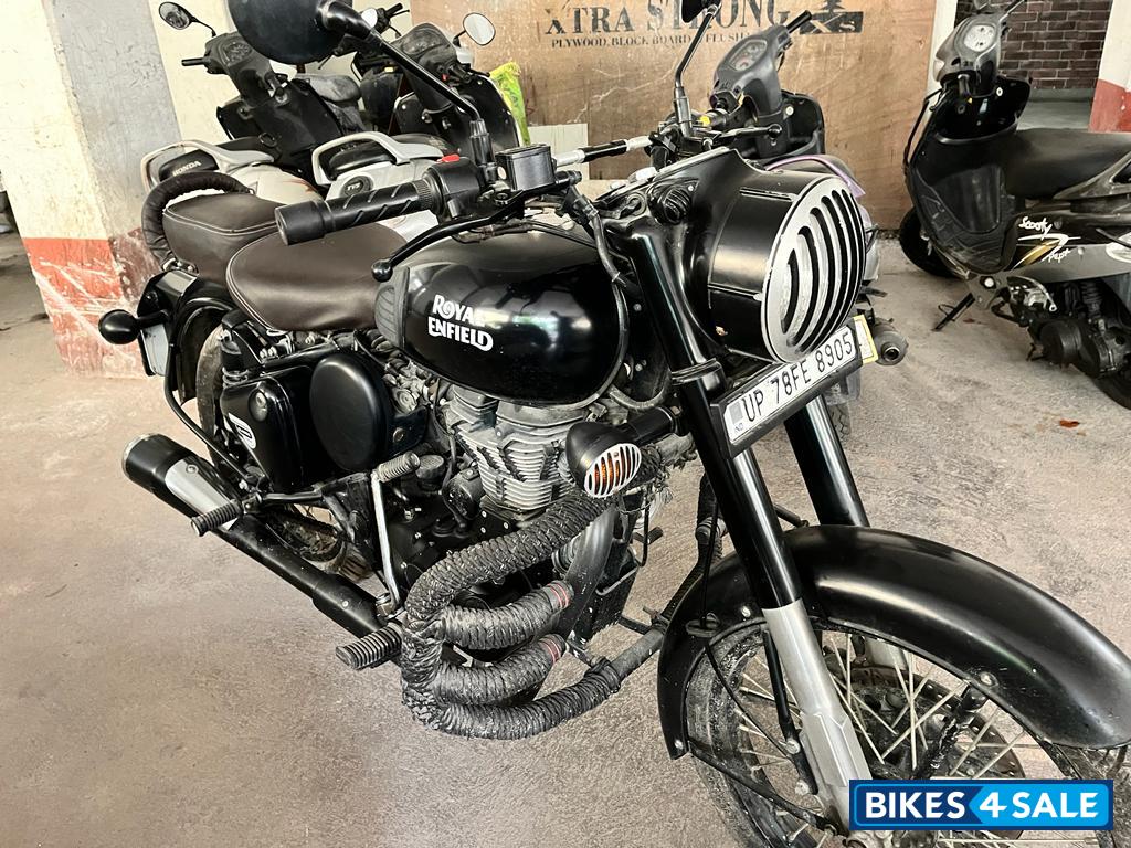 Matte Black Royal Enfield Classic Stealth Black
