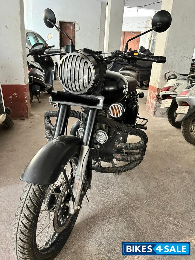 Matte Black Royal Enfield Classic Stealth Black
