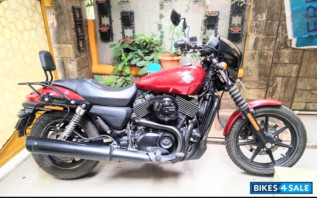 Red Harley Davidson Street 750