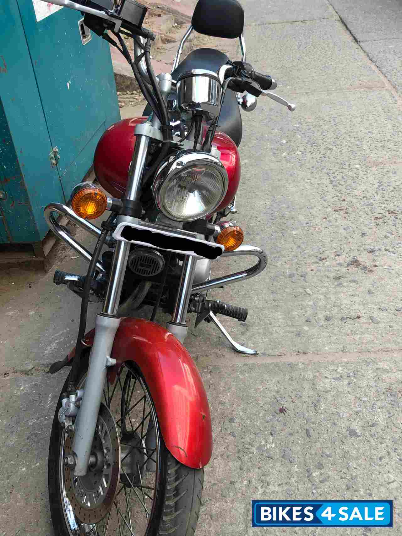 Red Bajaj Avenger 220 DTS-i