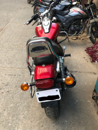 Red Bajaj Avenger 220 DTS-i