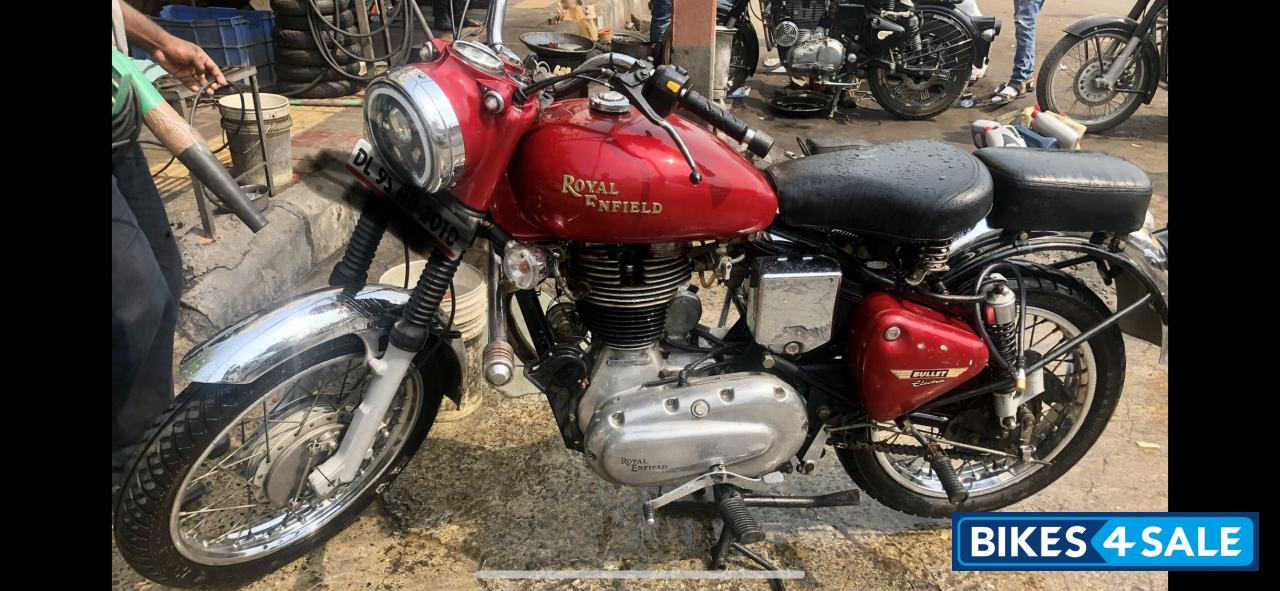 Red Royal Enfield Bullet Electra 5S