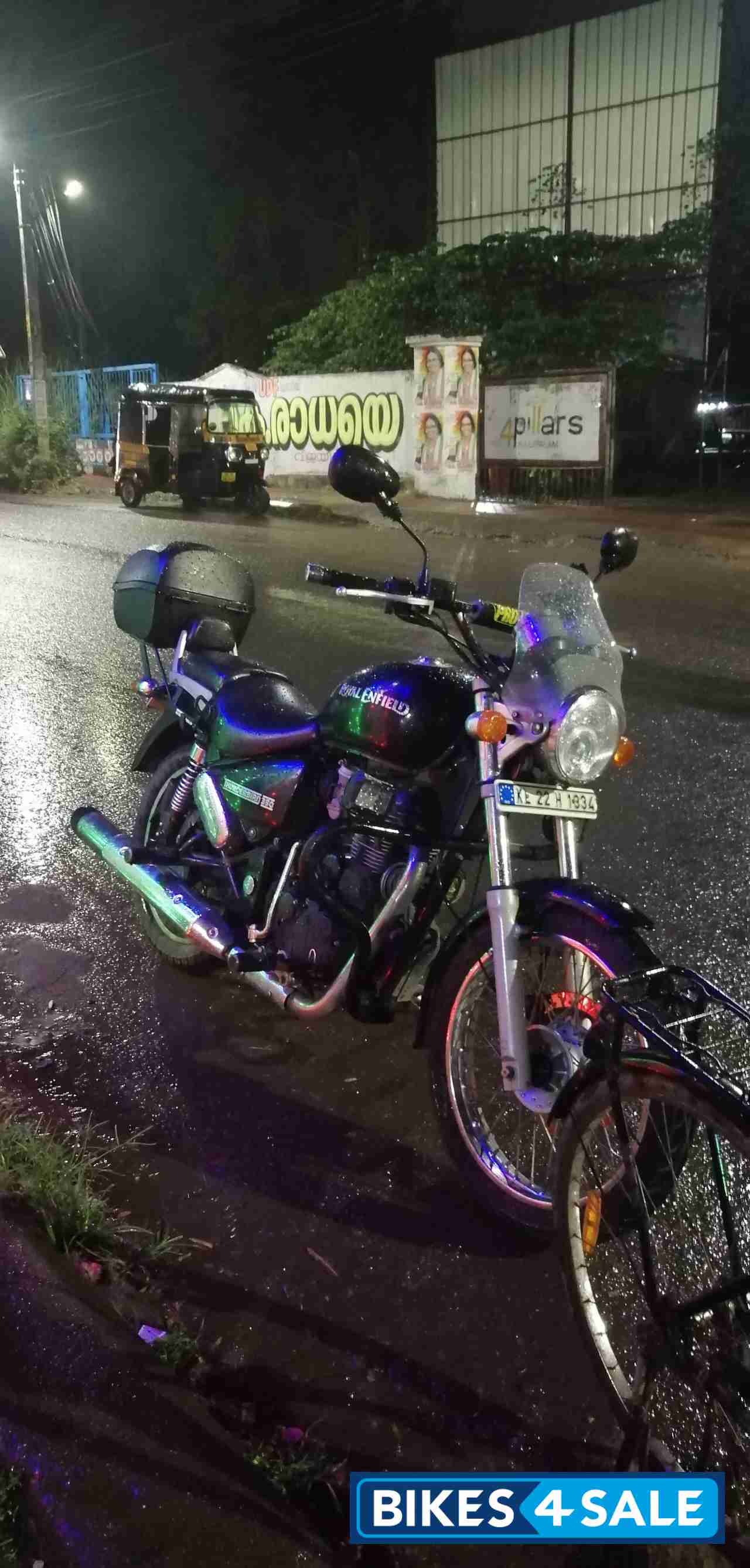 Black Royal Enfield Thunderbird 350