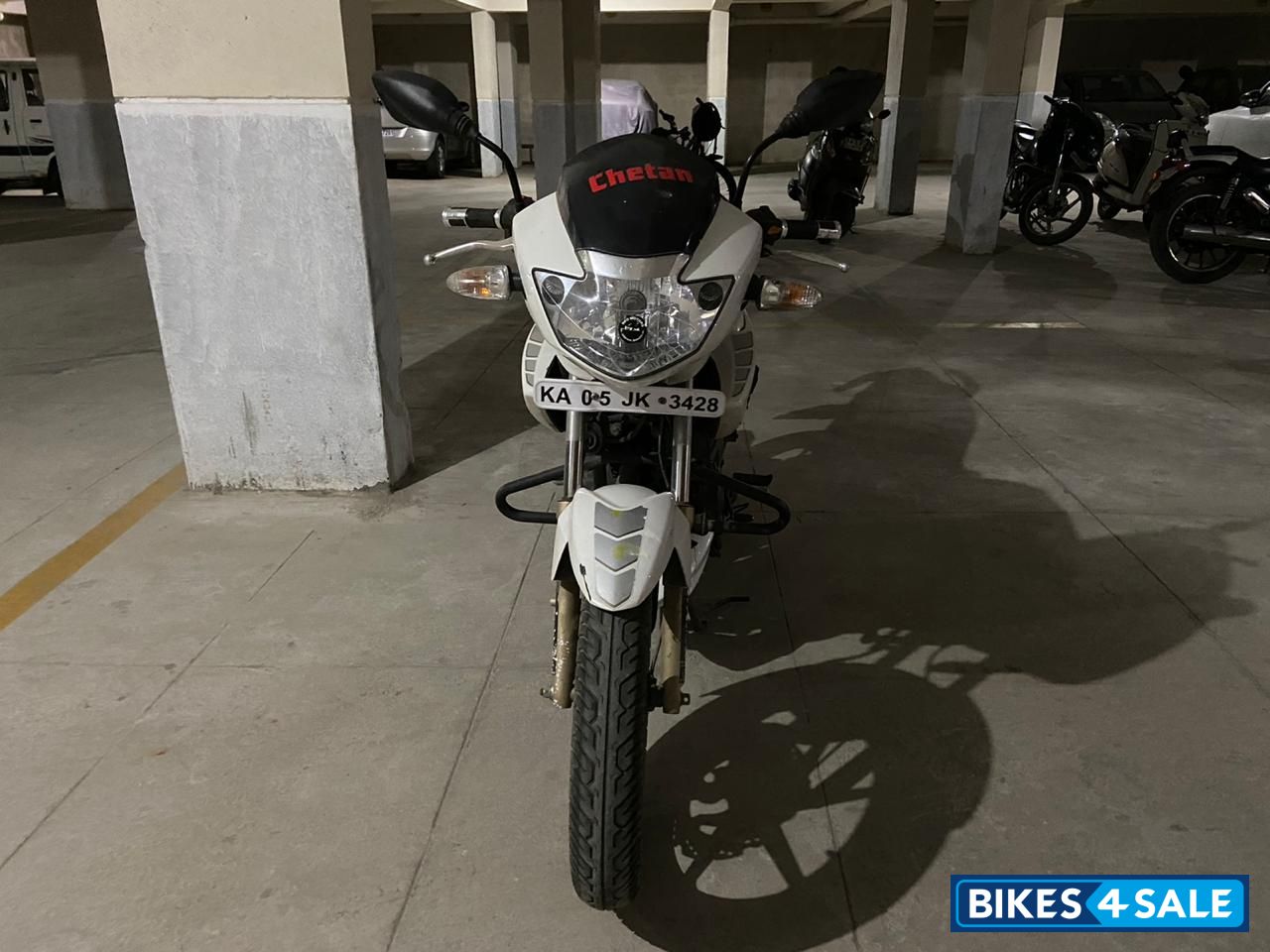 White TVS Apache RTR 180