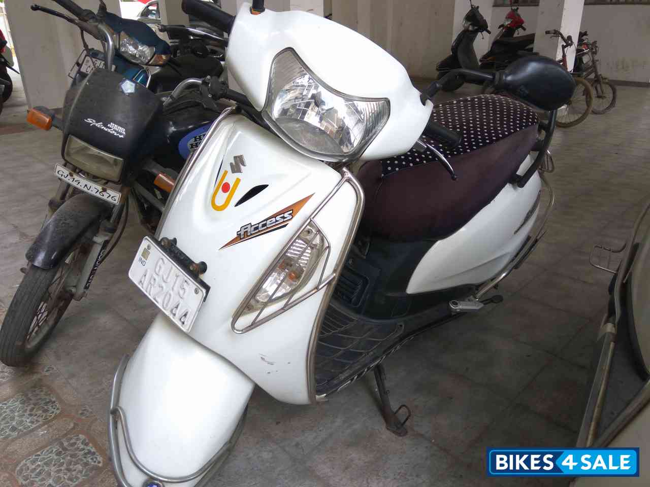 White Suzuki Access 125