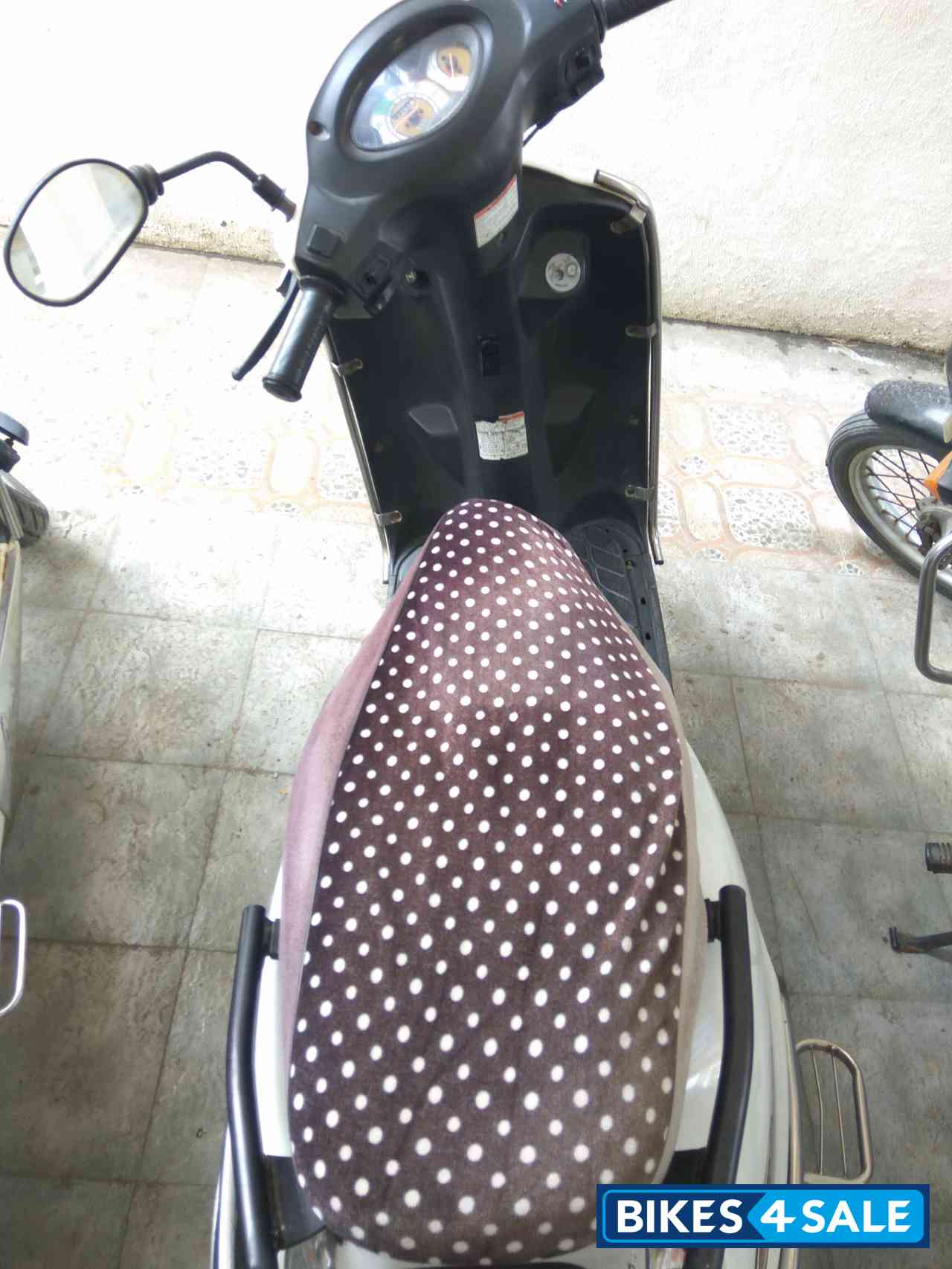 White Suzuki Access 125