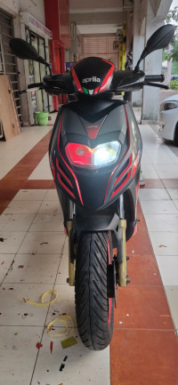 Black Aprilia SR 150