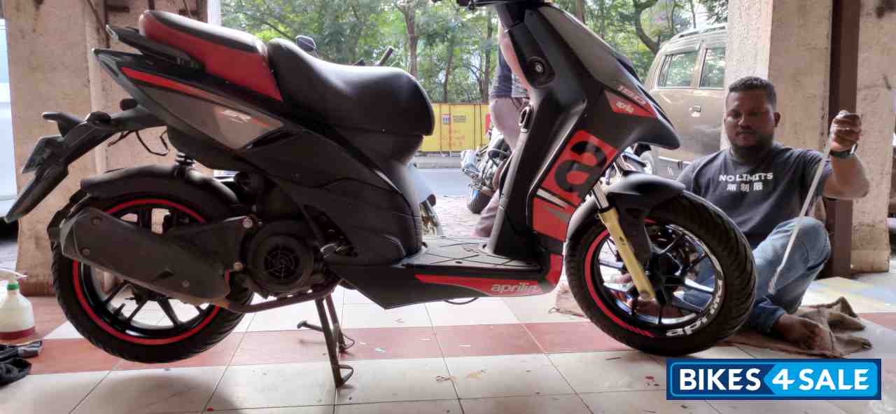 Black Aprilia SR 150