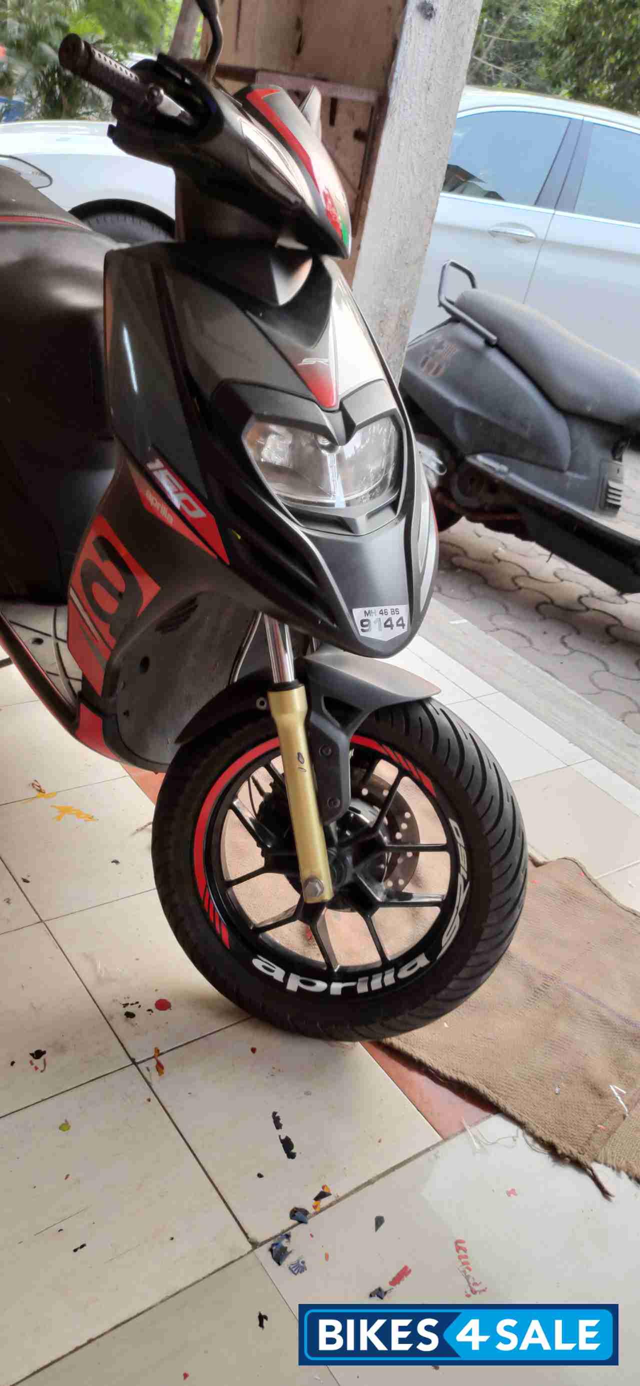 Black Aprilia SR 150