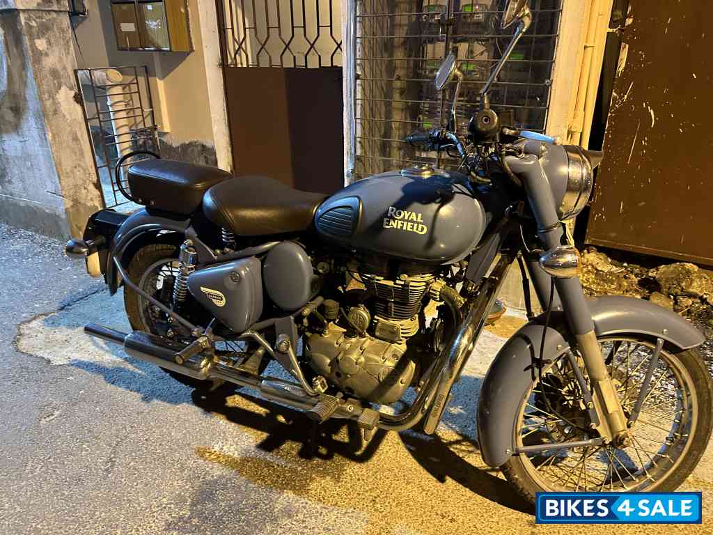 Royal Enfield Classic Squadron Blue