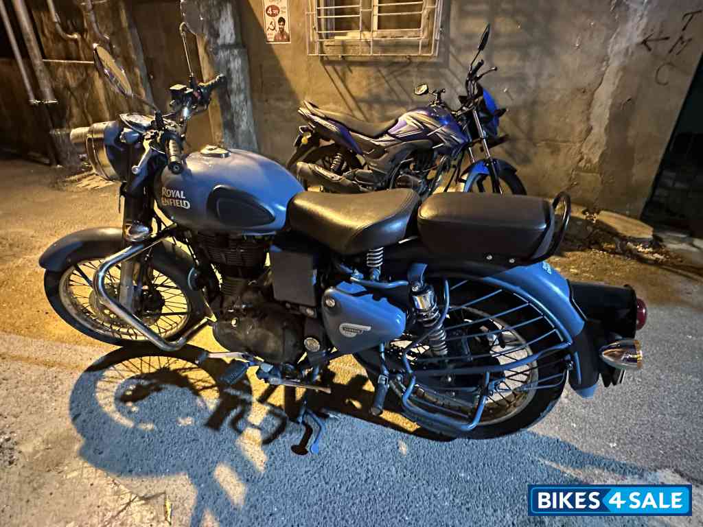 Royal Enfield Classic Squadron Blue