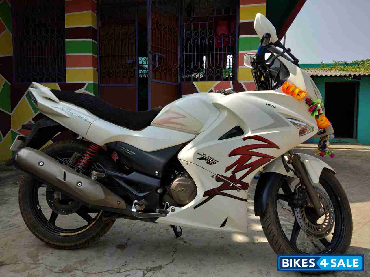 White Hero Karizma ZMR