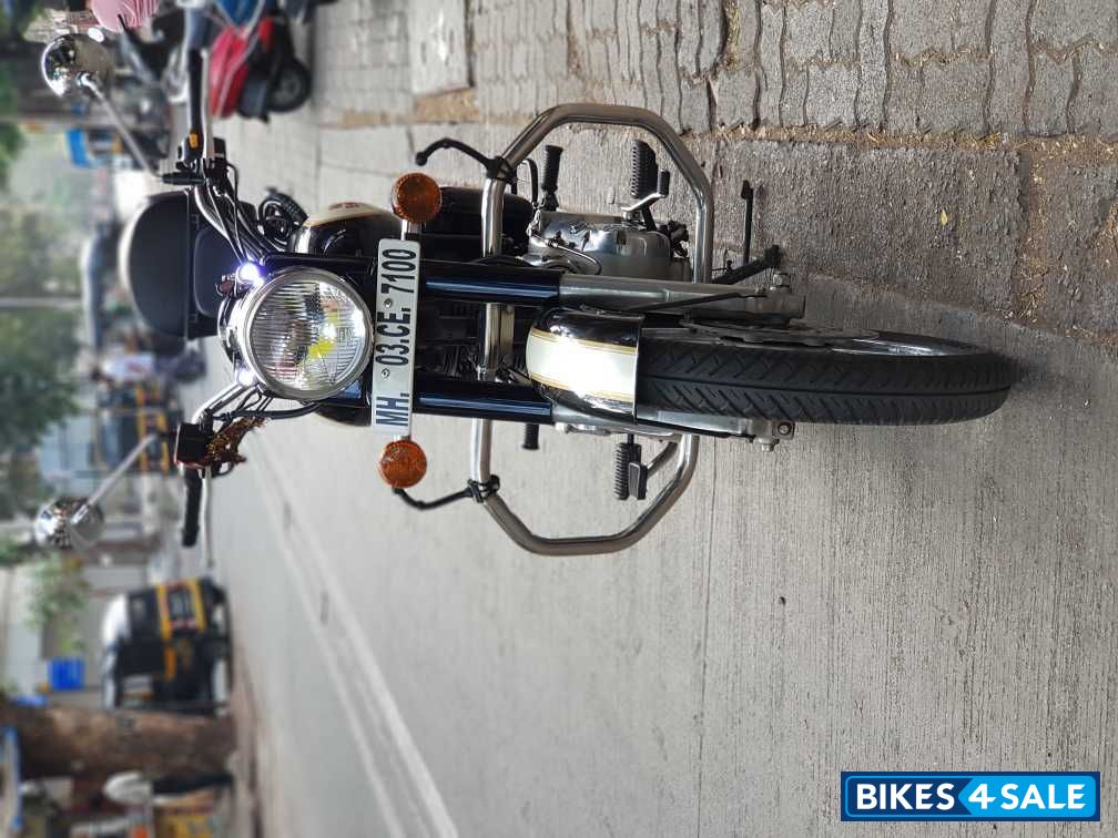 Black Royal Enfield Classic 500