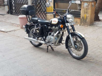 Black Royal Enfield Classic 500
