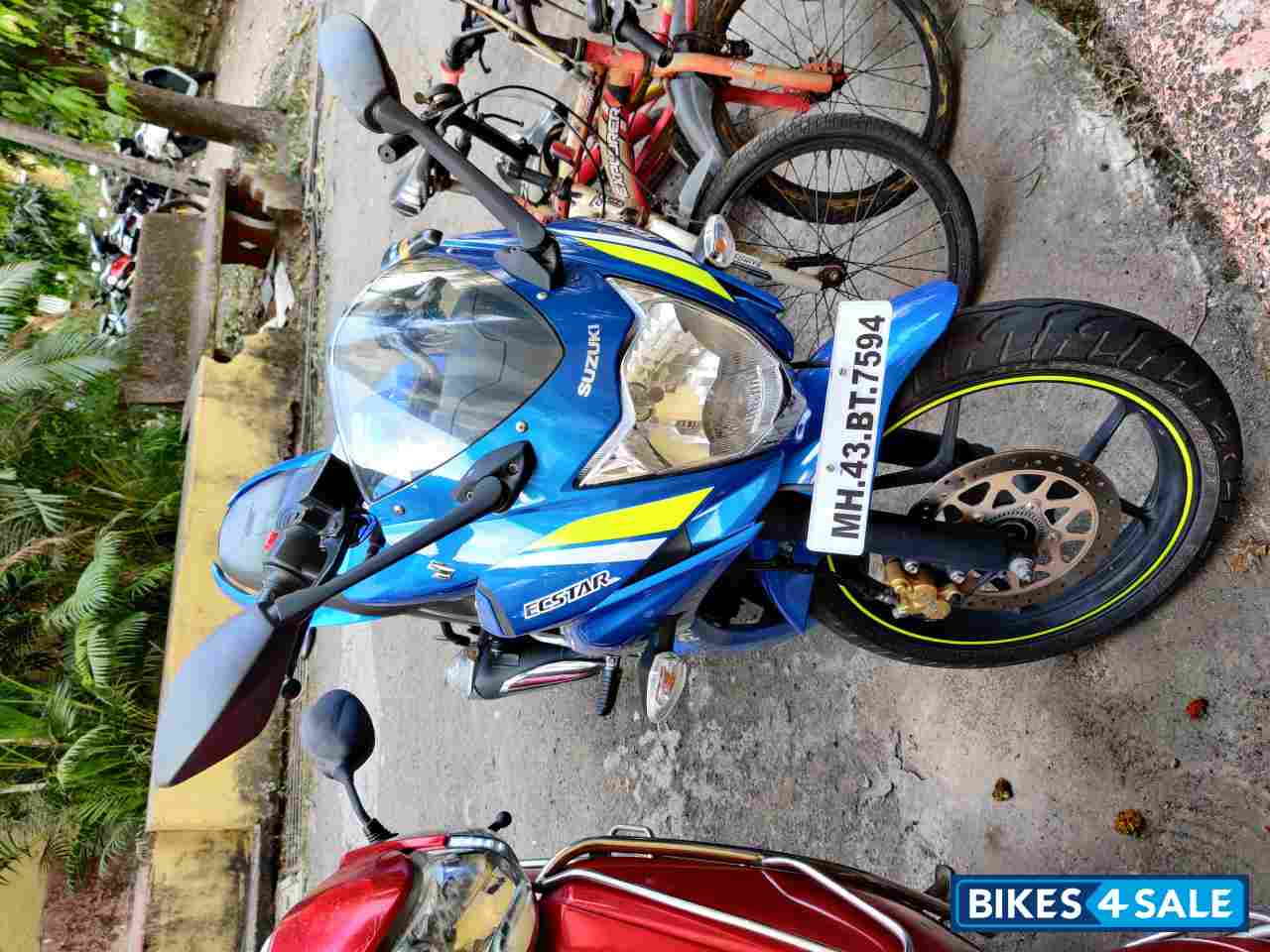 Blue Suzuki Gixxer SF