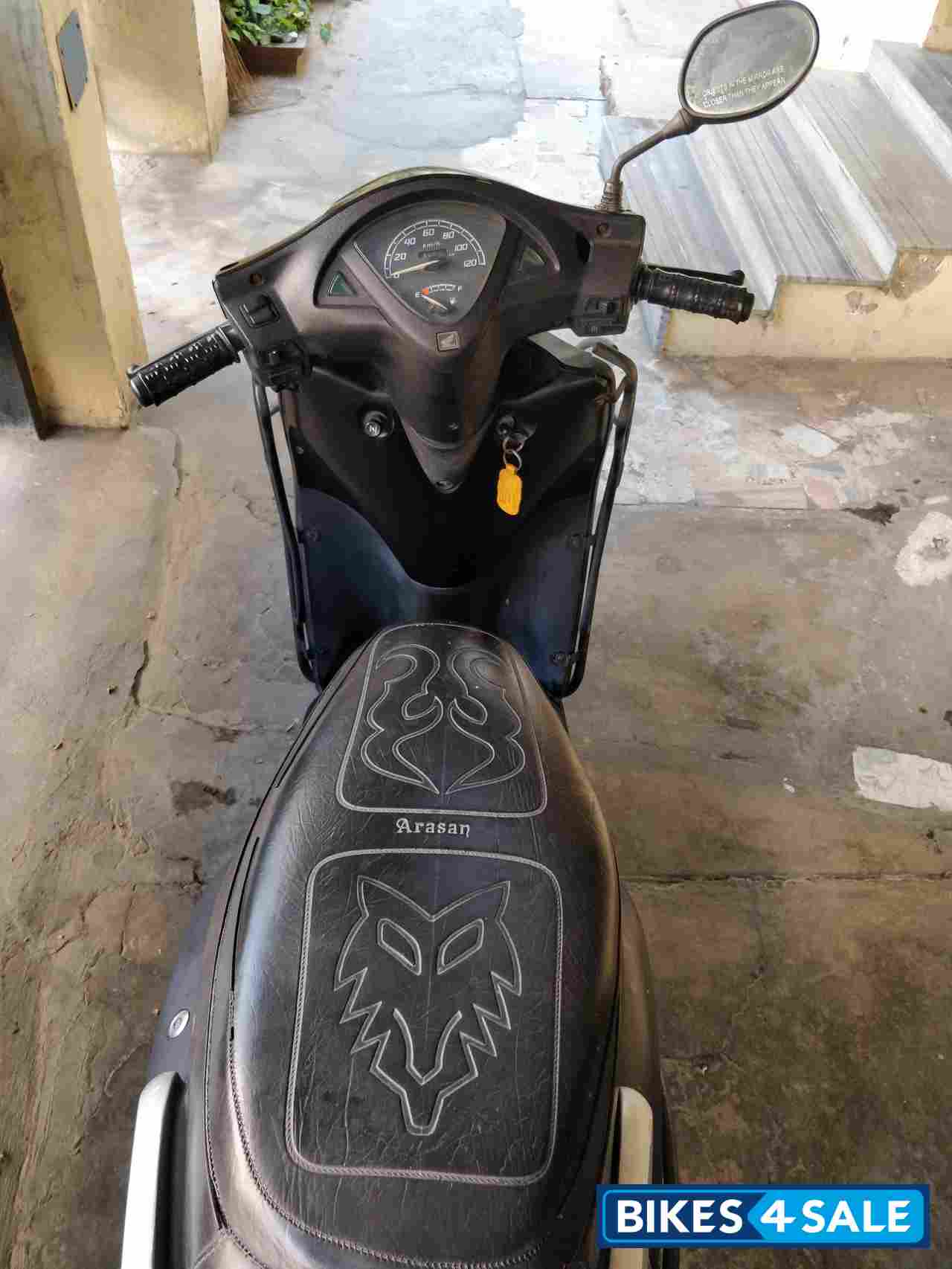 Black Honda Aviator
