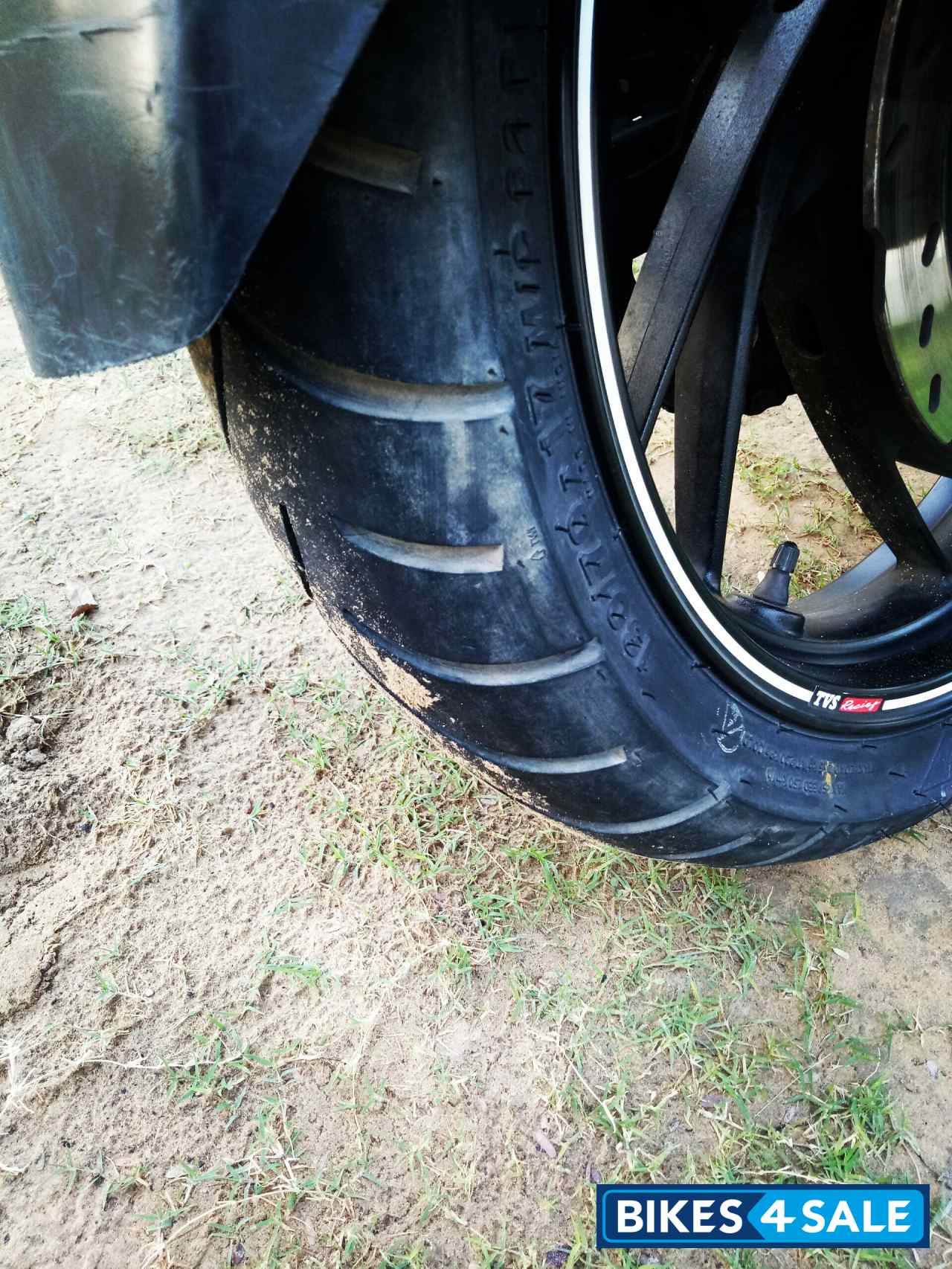 White TVS Apache RTR 200 4V White TVS Apache RTR 200 4V