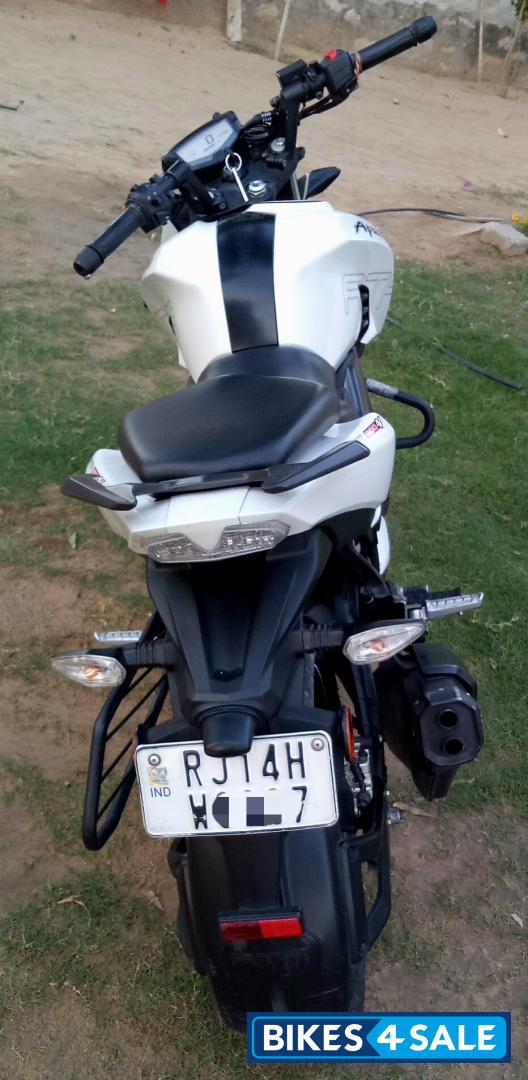 White TVS Apache RTR 200 4V White TVS Apache RTR 200 4V