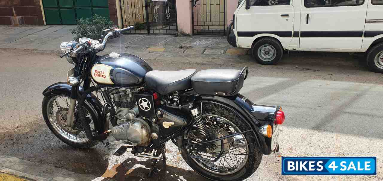 Black Royal Enfield Classic 350