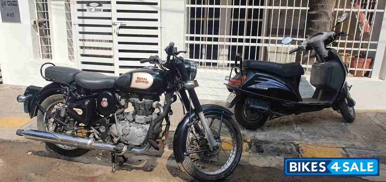 Black Royal Enfield Classic 350