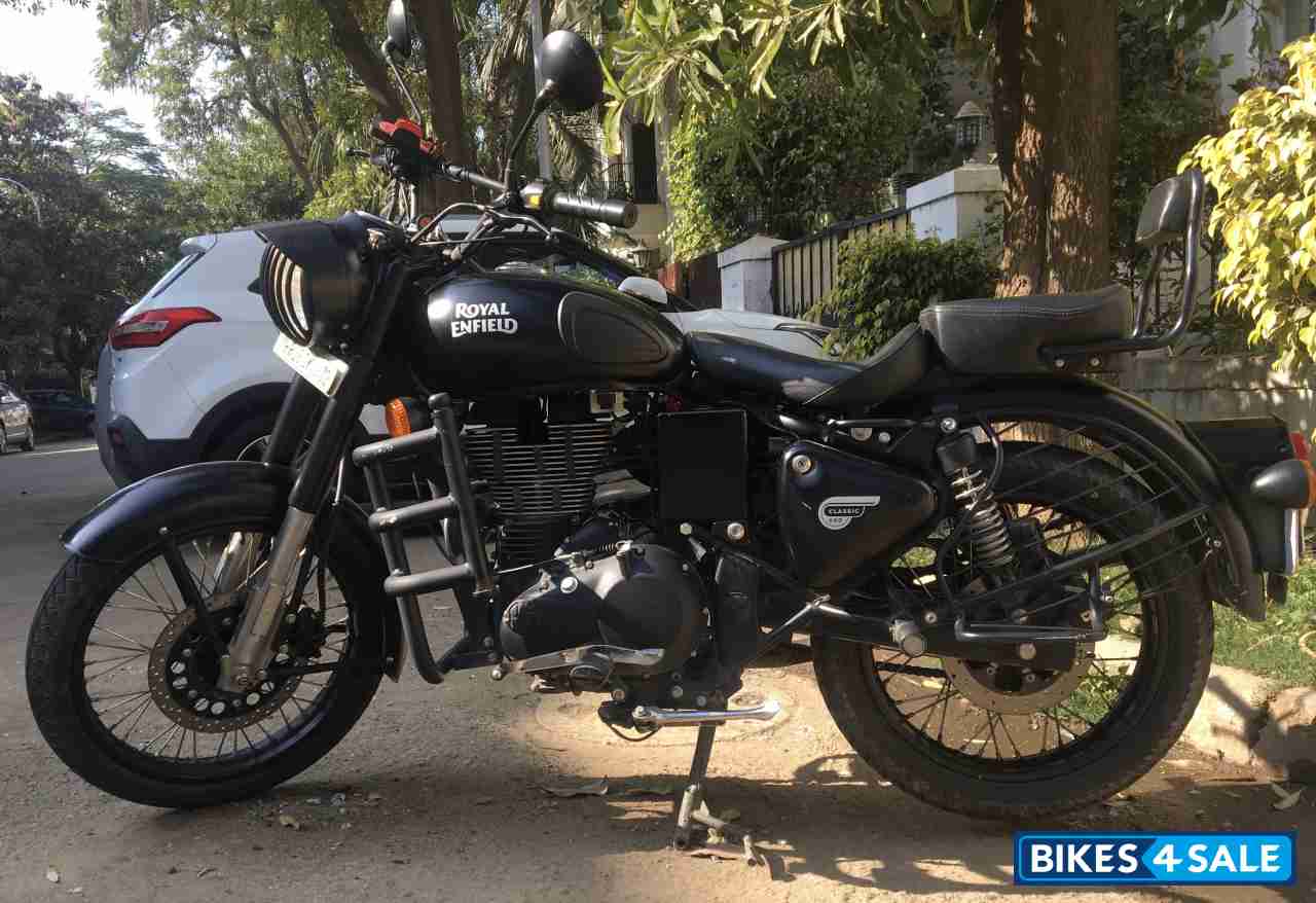 Royal Enfield Classic Stealth Black
