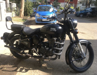 Royal Enfield Classic Stealth Black