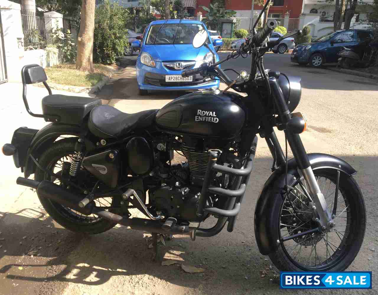 Royal Enfield Classic Stealth Black