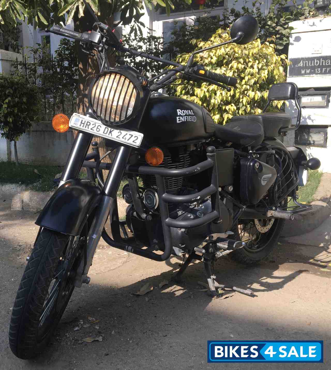 Royal Enfield Classic Stealth Black