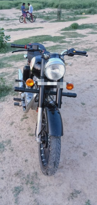 Black Royal Enfield Classic 350