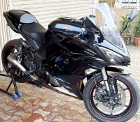 Black Kawasaki Ninja 1000