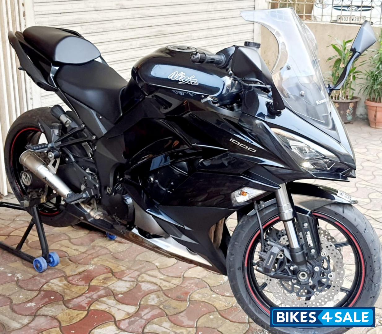 Black Kawasaki Ninja 1000
