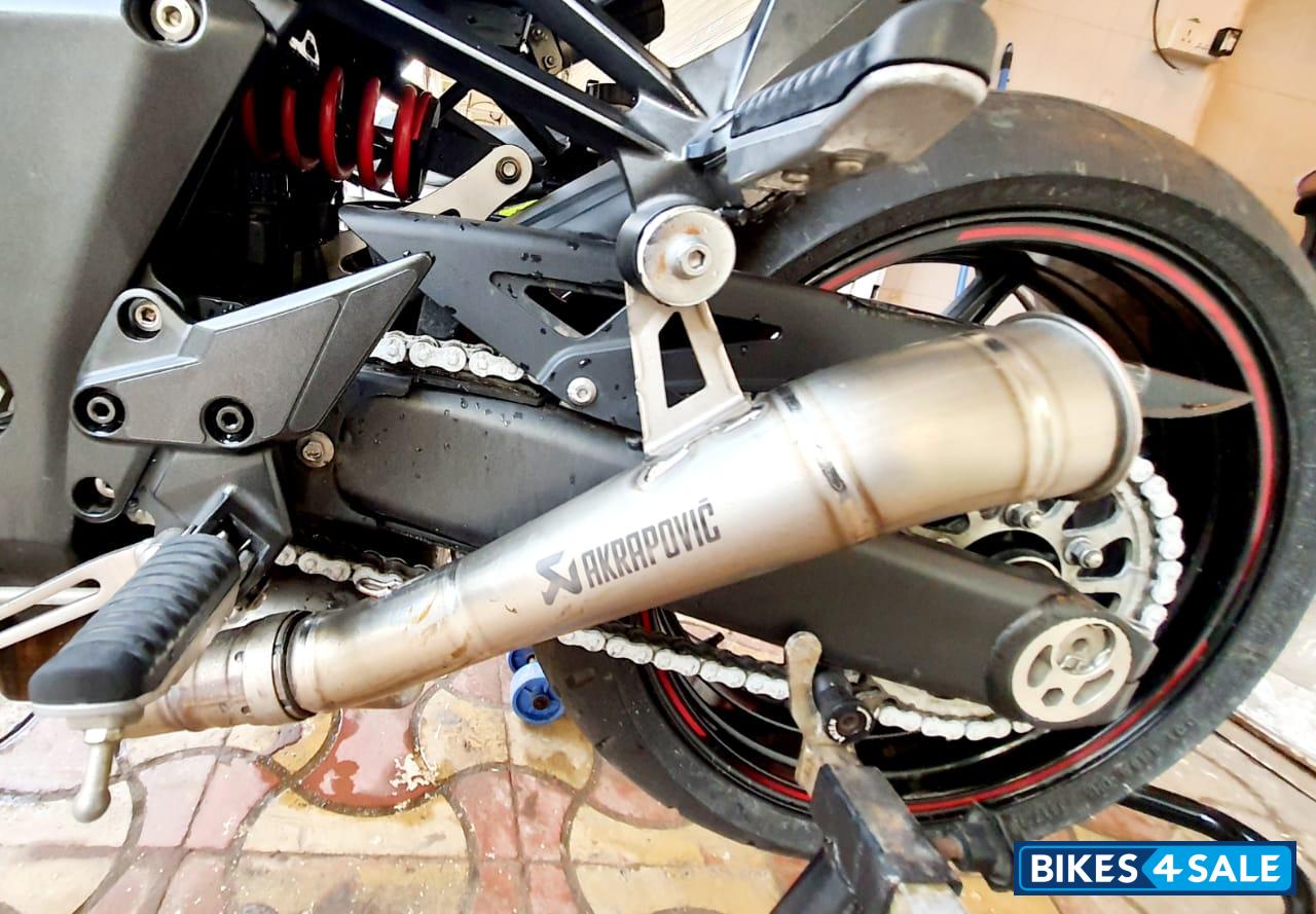 Black Kawasaki Ninja 1000