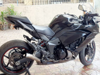 Black Kawasaki Ninja 1000