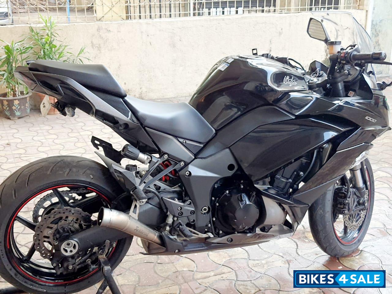 Black Kawasaki Ninja 1000