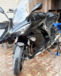 Black Kawasaki Ninja 1000
