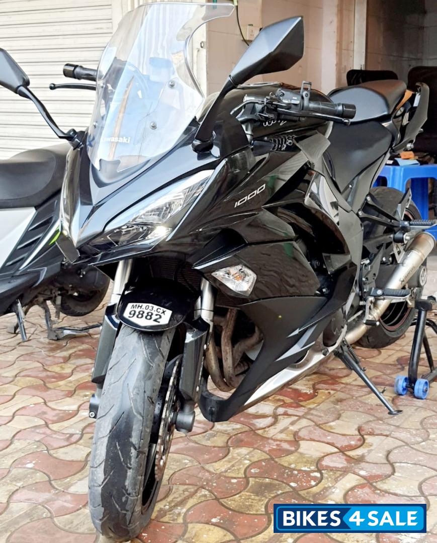 Black Kawasaki Ninja 1000