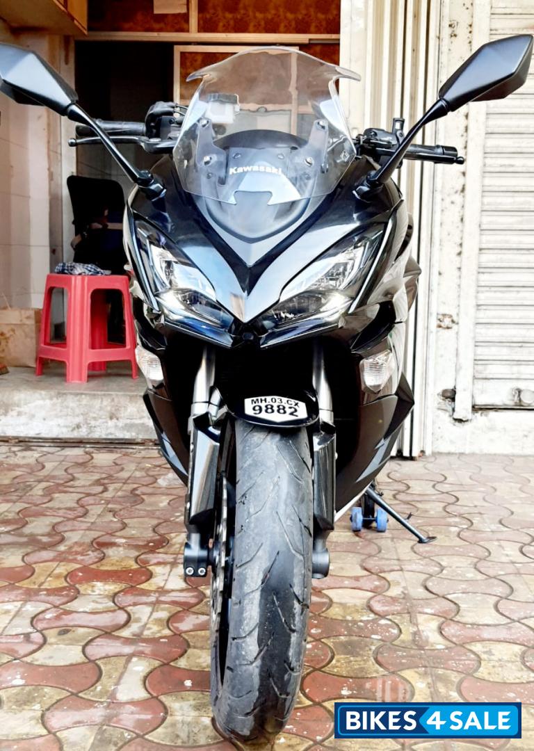 Black Kawasaki Ninja 1000