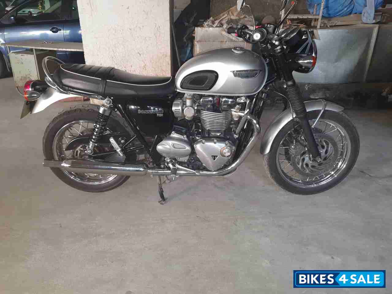 Silver Triumph Bonneville T120